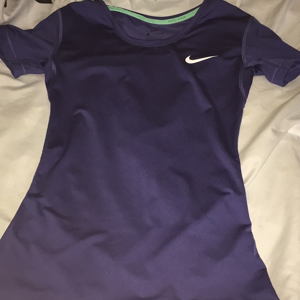 nike t shirt
